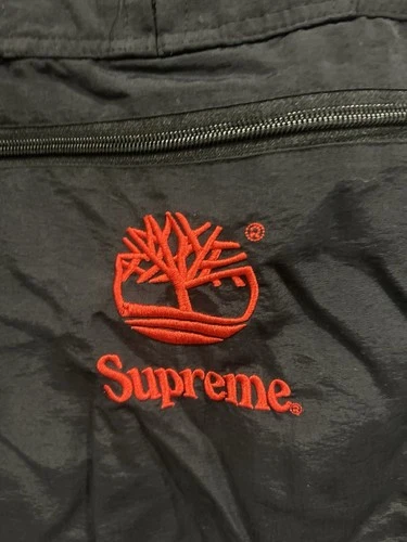 Chaqueta Anorak Supreme  Timberland  2021 Ss21 Con Bordado Grande En La Expalda image 2
