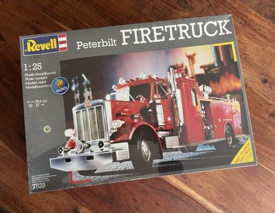 Revell Peterbild Firetruck 7529 1:25 Neu OVP Modellbausatz aus 1990