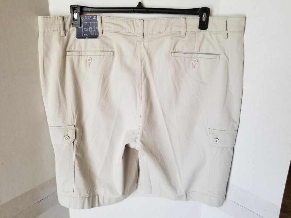 ST. JOHN'S BAY Men's Beige Cargo Shorts 10" Inseam Size 50 Regular