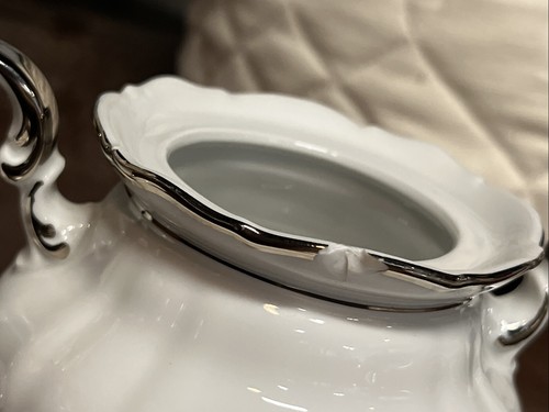 Hutschenreuther Revere Sylvia Platinum Trim Lidded Sugar and Creamer set - Picture 7 of 9