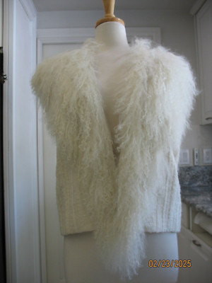HELMUT LANG IVORY SHEARLING LAMB FUR-TRIMMED 100% SILK LINED VEST - SIZE SMALL