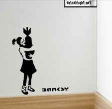 Adesivo decalcomania vinile Banksy Bomb Hugger stencil ragazza che abbraccia bomba