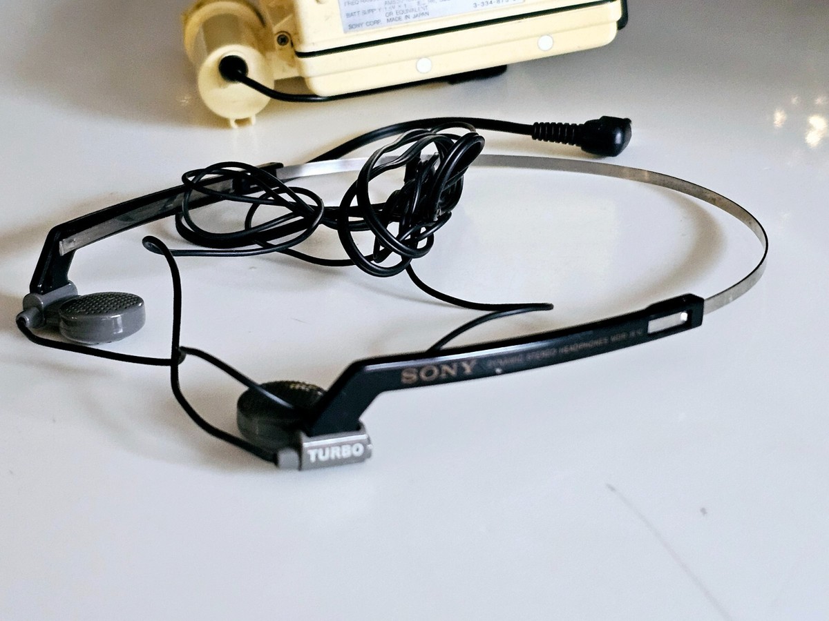 Rare Sony WM-F107 Solar Sports Walkman Radio Cassette+ Sony MDR
