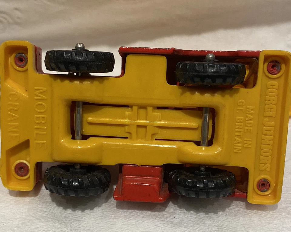 VINTAGE CORGI JUNIORS: RED MOBILE TRUCK w/YELLOW CRANE (PPc2) - Image 4 of 4