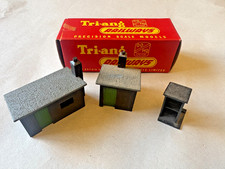 TRI-ANG HORNBY R84 SET OF 3 LINESIDE HUTS BOXED OO GAUGE, K1