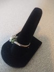 3stone trilogy ring size 7 emerald and white topaz — photo 4