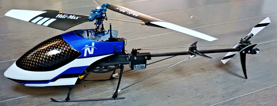 HELI MAX RC HELICOPTER ELECTRIC POWERED + RADIO CONTROL + EXTRA PARTS + CASE!!! - Image 4 of 4