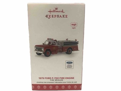2017 Hallmark  Keepsake Ornament 1979 Ford F-700 Fire Engine Fire Brigade