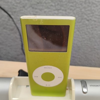 Apple iPod Nano 2nd Generation 4GB Green MP3 Music Player A1199 w
