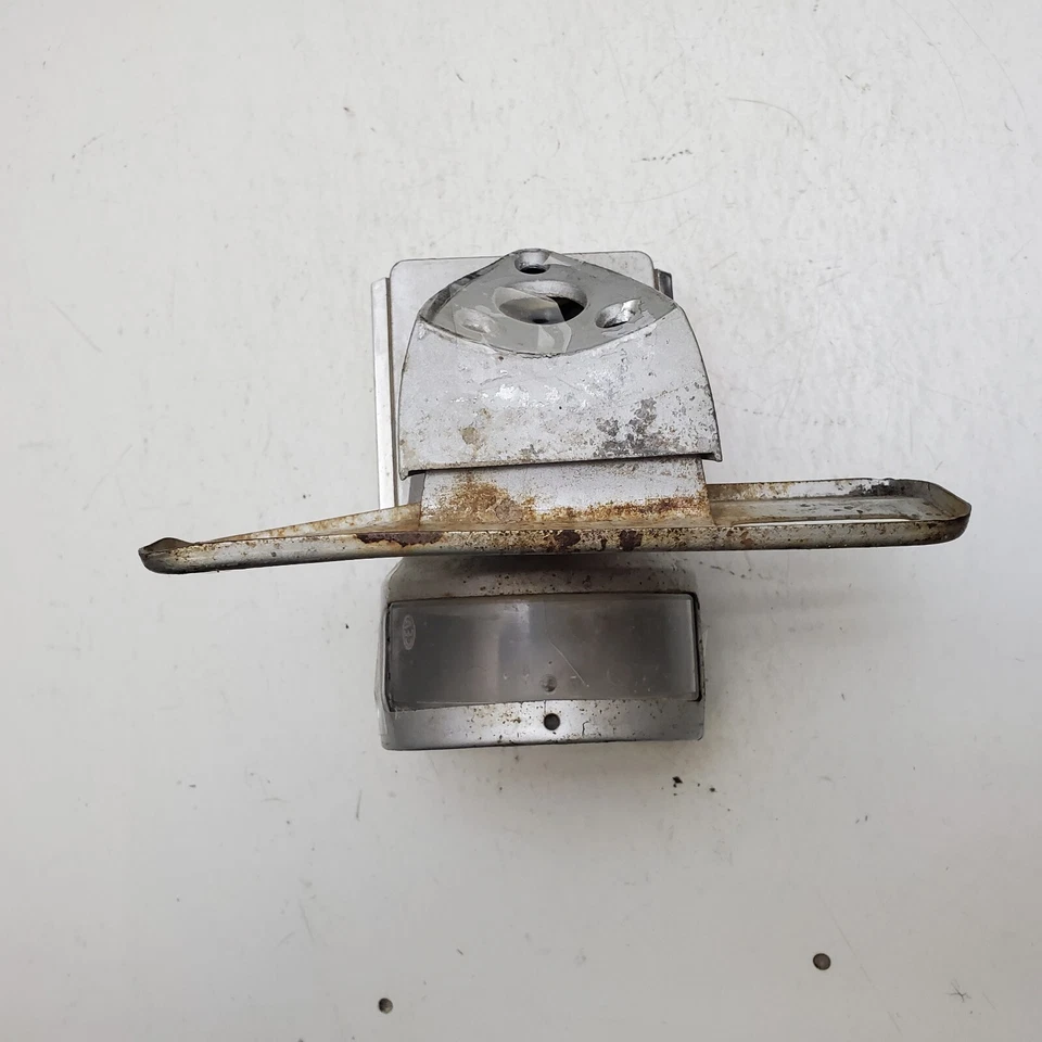 Piezas de montaje de lámpara de freno de luz trasera Suzuki TC120 1971 Foto 3 de 4