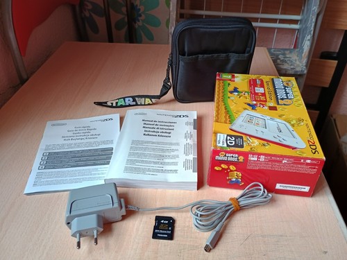 Nintendo 2DS New Super Mario Bros. 2 Special Edition. Consola blanca y roja. - Imagen 11 de 13