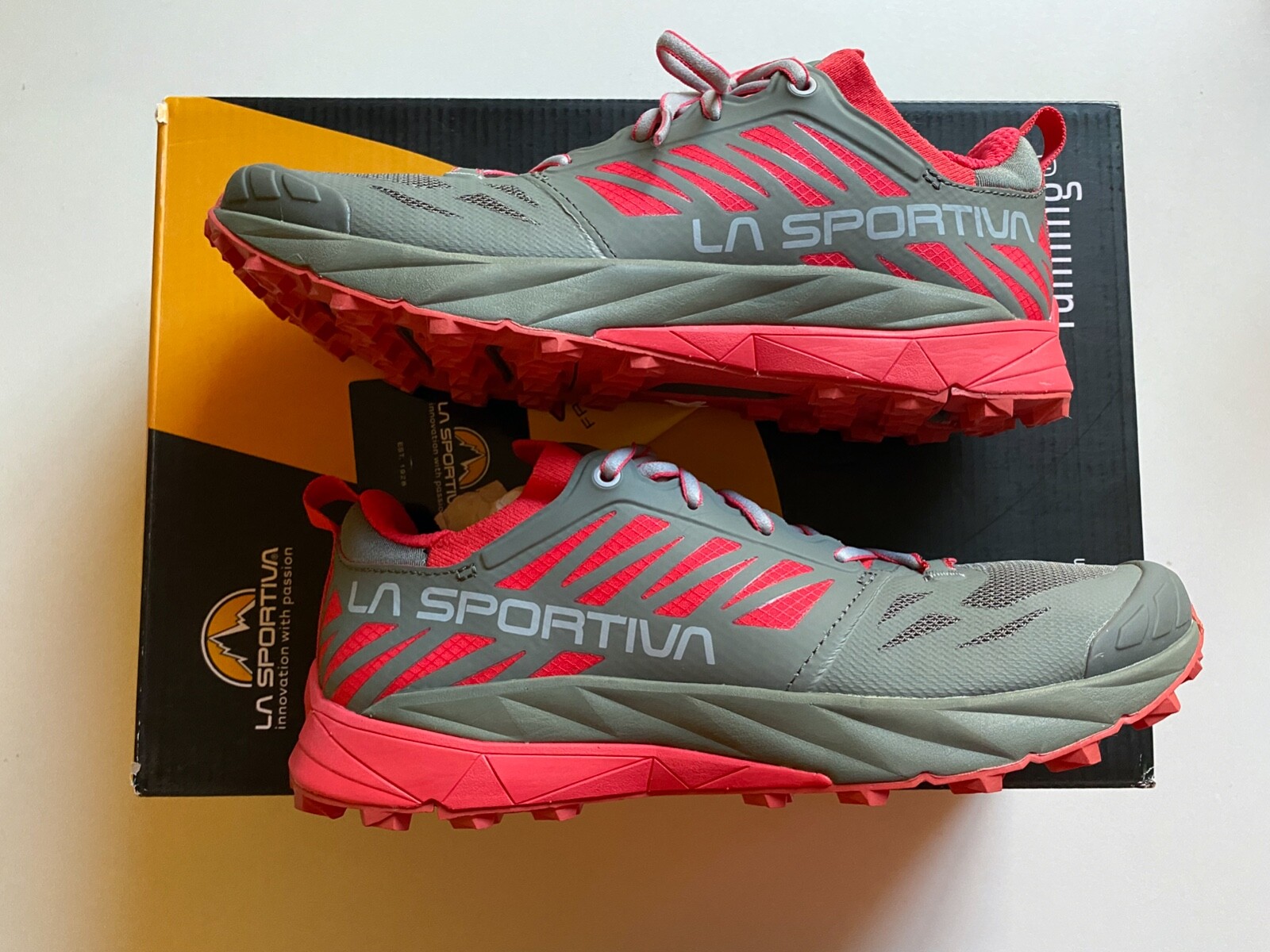 ZAPATOS PARA CORRER LA SPORTIVA KAPTIVA TOTALMENTE NUEVOS EN CAJA