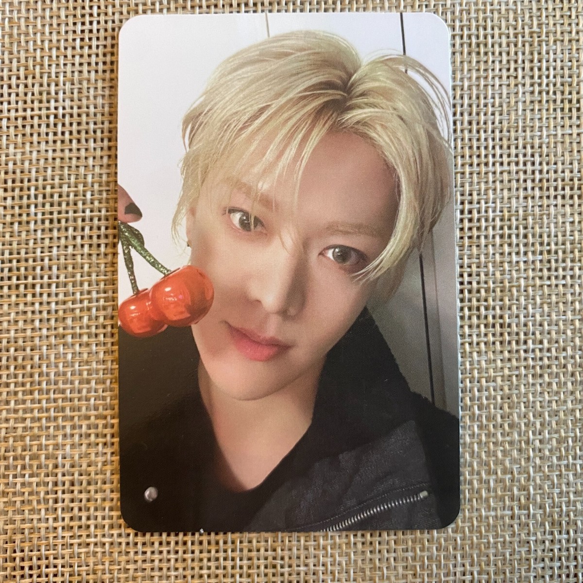 NCT 2023 YUTA [ PINK CHRISTMAS MD Random Pack ] Official Photocard