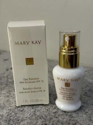 MARY KAY DAY SOLUTION WITH SUNSCREEN SPF 15 1 OZ NEW IN BOX W/INSERT Pump Top