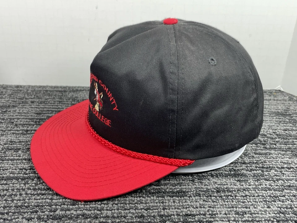 🔥 De colección • Gorra de cuerda con cierre a presión de Cleveland County Fire College Foto 2 de 4