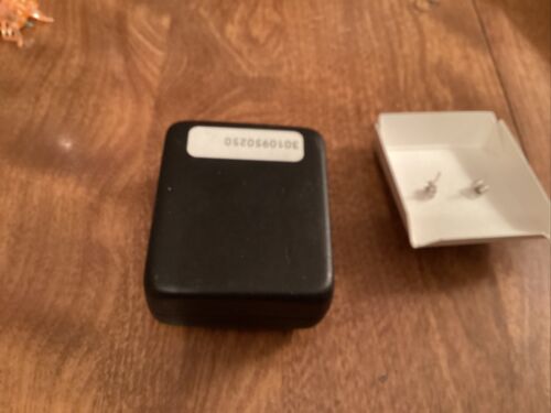 Womans Cubic Zirconium Stud Round Silver Tone Earrings NEW - Picture 3 of 6