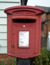 Photo 6x4 Close up, Elizabeth II postbox on Church Lane, Marchington Outs c2016
