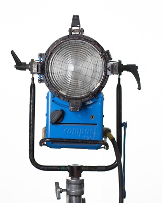 Arri Compact 1200 HMI Fresnel Light with 575/1200 EB Ballast