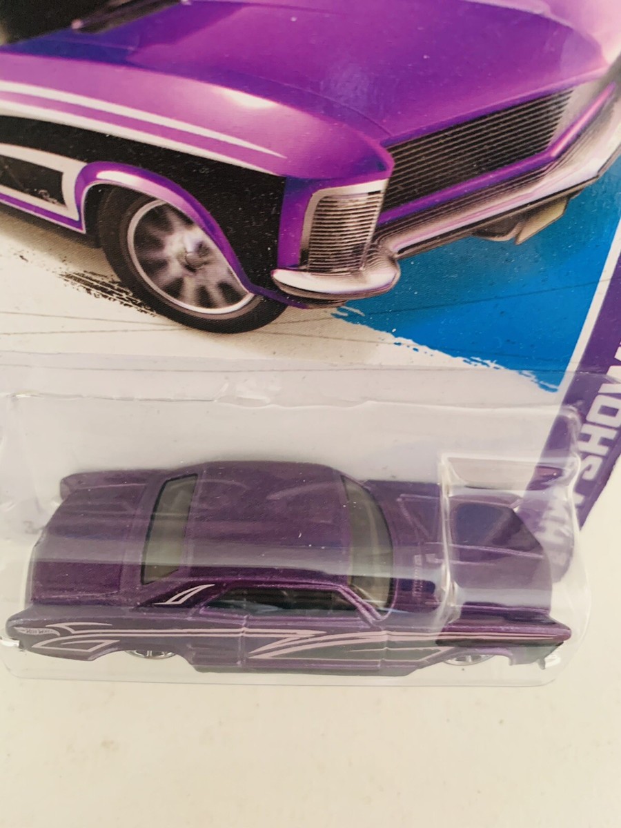 Hot Wheels Showroom Muscle Mania '64 Buick Riviera Car Figure (238
