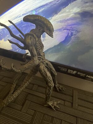 McFarlane AVP Alien Vs Predator Grid Alien Deluxe 8  Figure As-Is