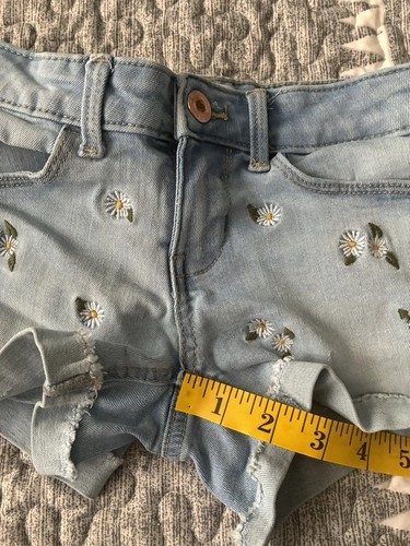 So Girls 7 Embroidered Daisy Distressed Stretch Denim Shorts - Picture 9 of 9