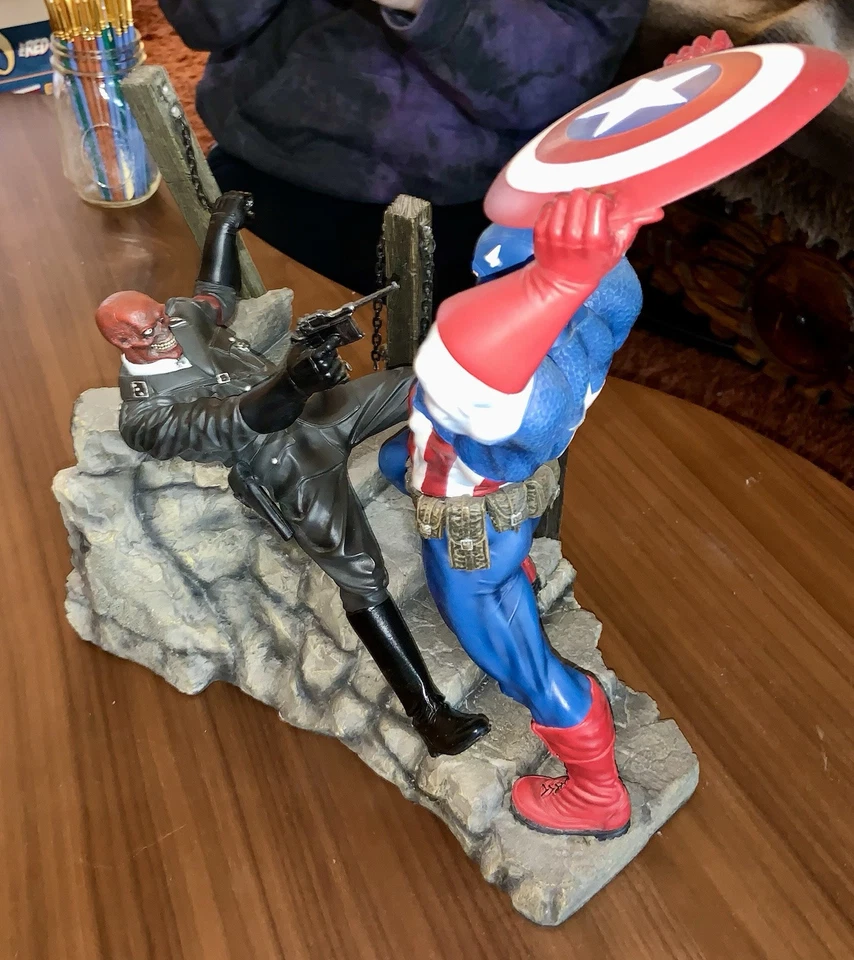 Estatua Diorama Capitán América vs. Calavera Roja Sideshow 17" - #48 de 600 - 2006 Foto 4 de 4