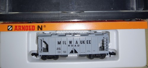 Arnold  5304  4-achsiger Selbstentladewagen  der "MILWAUKEE Road" in OVP; N | Zustand: Neu