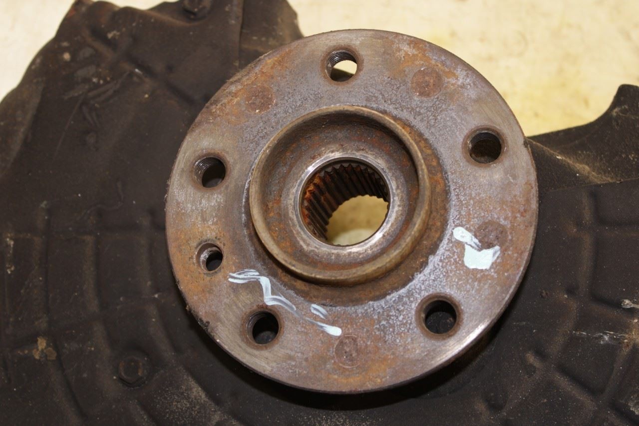 2014-17 Maserati Ghibli S Q4 3.0L AWD Front Driver Left Side Spindle Knuckle Hub