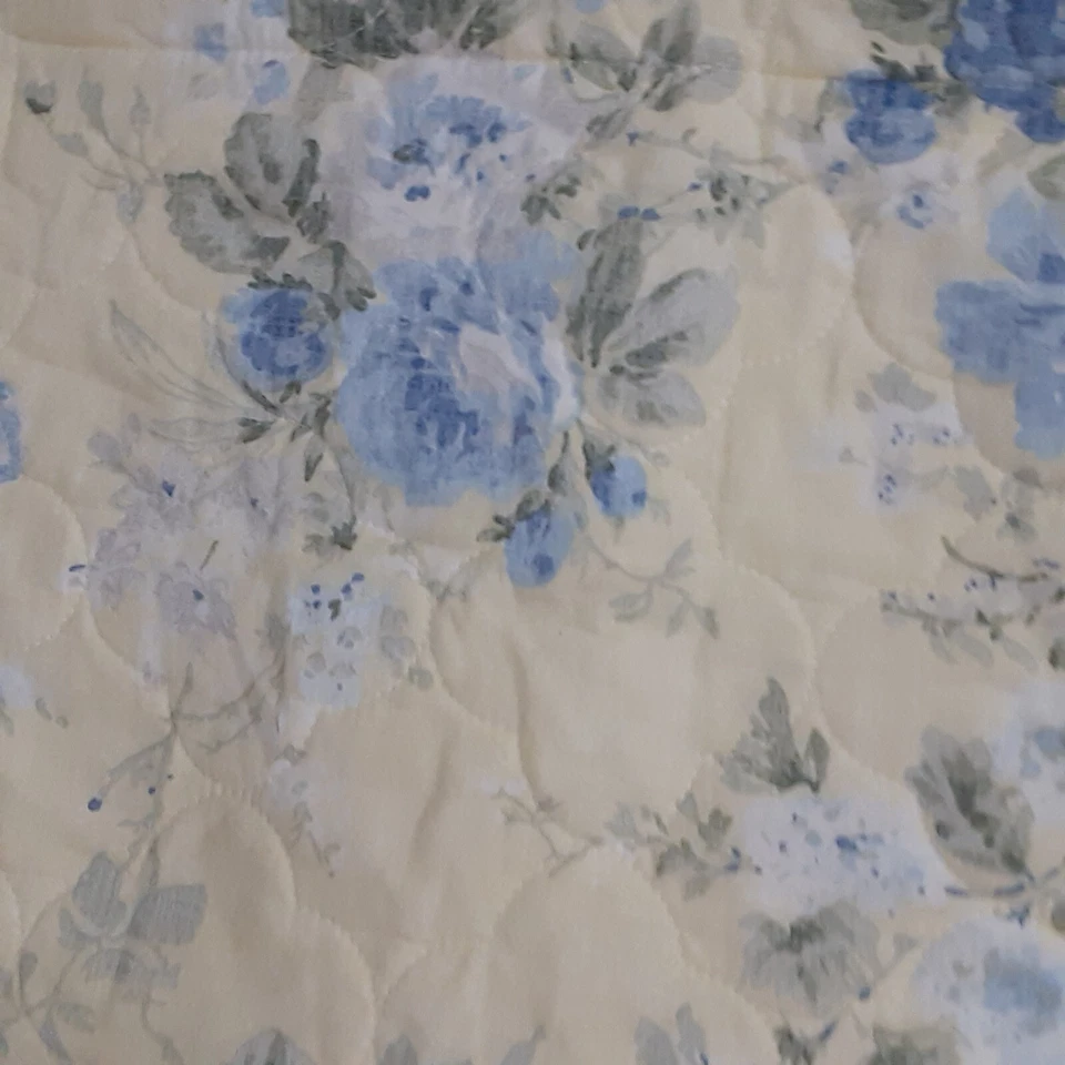 Laura Ashley Maybelle amarelo e azul acolchoado floral (2) King Shams 20X36 - Imagem 4 de 4