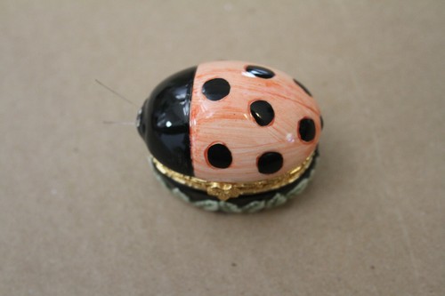 Mudd Hinged Ladybug Porcelain handcrafted Trinket Box with Decorative Gift Box - Picture 2 of 5