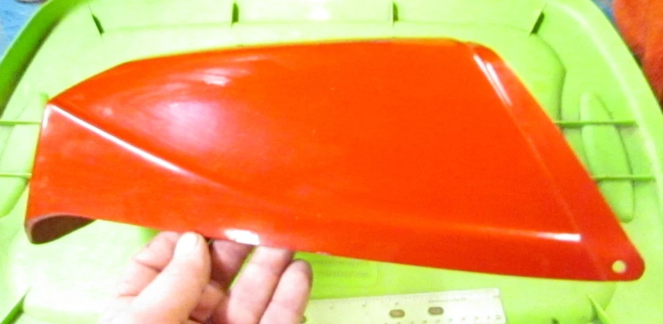 Rickman Zundapp NOS OEM Six Day 125 seção traseira de fibra de vidro vermelha p/n R008 05 216  - Imagem 3 de 4