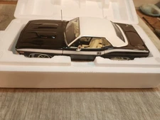 ACME 1972 PLYMOUTH CUDA 340 - BLACK ON WHITE - A1806137 - FREE SHIP-
