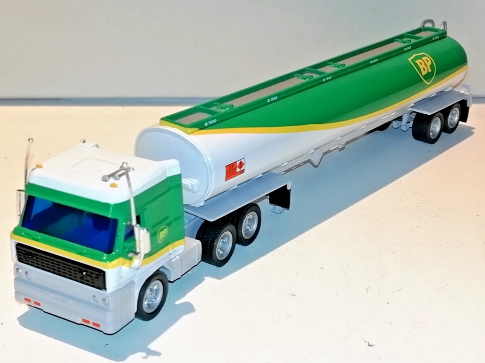 Matchbox Ultra 1:100 Truck DAF 3300 BP Company Tanker Sattelzug OVP CCY13-M - Bild 3 von 4