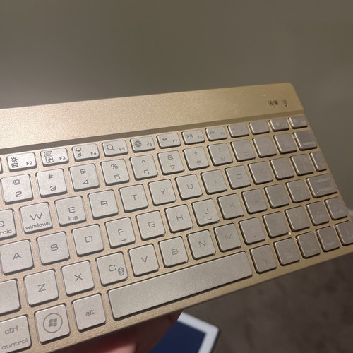 Wireless Bluetooth Keyboard - Backlit Rechargeable Battery Ultra Slim & Portable - Picture 5 of 16