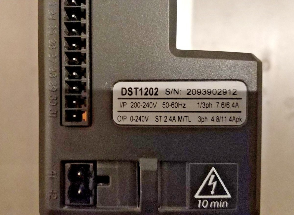 Emerson DST1202 Control Techniques Digitax dts1202 Servo Drive