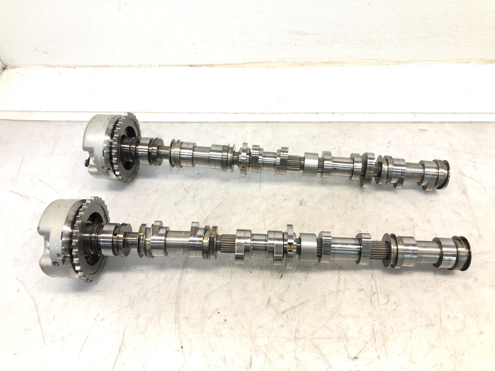 2014-2018 BENTLEY FLYING SPUR 4.0L V8 LEFT DRIVER CYLINDER HEAD CAMSHAFT SET OE.