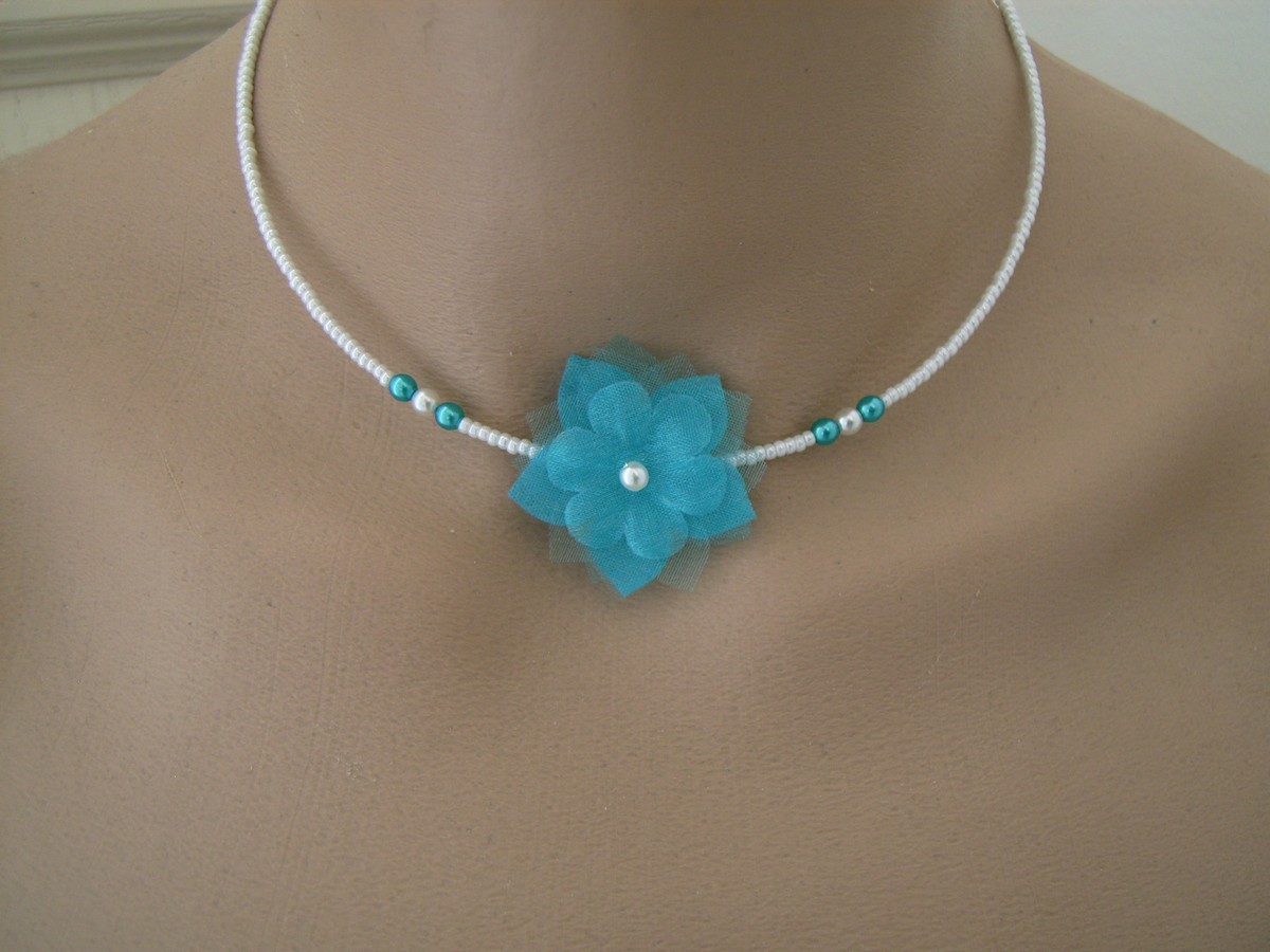 Collier Enfant Fille Fleur Et Perles - Crème & Turquoise - Pour Cérémonie Ou Mariage