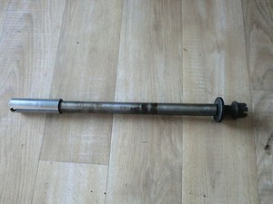E2. Yamaha XJ 650 4K0 Steckachse hinten Hinterrad Achse Radachse Axle rear