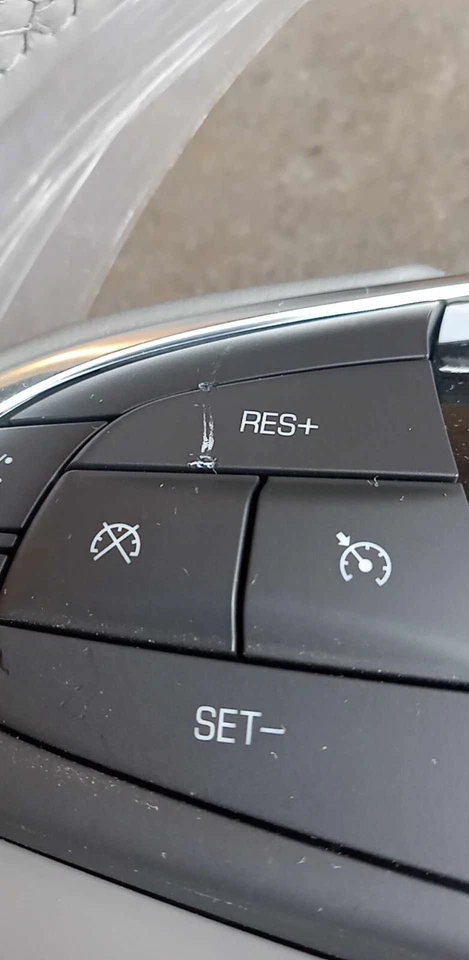 Volante Cadillac XT5 2017 OEM 84214051 Foto 2 de 4