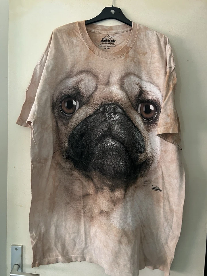 The Mountain Carlin Pug T Shirt XL Oversize Tie Dye Chien USA Animal Vintage - Photo 1/4