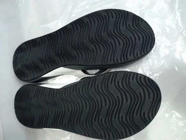 Usado Como Nuevo - Chanclas Reef Hombre Cojín Phantom 2.0, Blanco/Carbón, 10 Foto 3 de 4