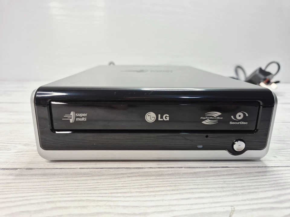 LG External USB Super Multi DVD & CD Rewriter GE20 LU10 Lightscribe (2008) - Image 4 of 4