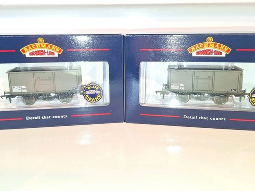 Bachmann 37252,  Mineral Wagons x 2. New Old Stock. Mint Cond. Boxed. OO Scale | Condition: New