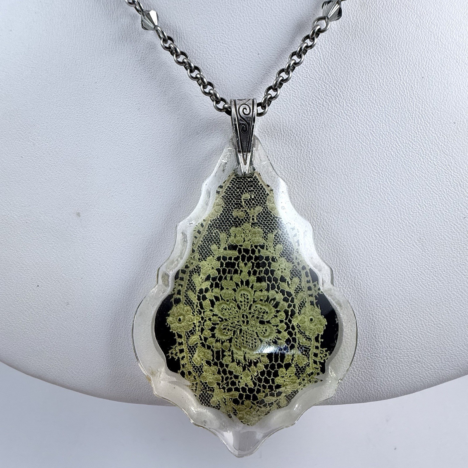 Vintage BRIGHTON Lovelace Glass Pendant Silver Tone Elegant Necklace 19