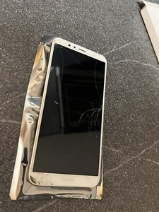 Original Huawei Y6 2018 LCD Display Touch Screen Glasbruch mit Rahmen Weiß gut