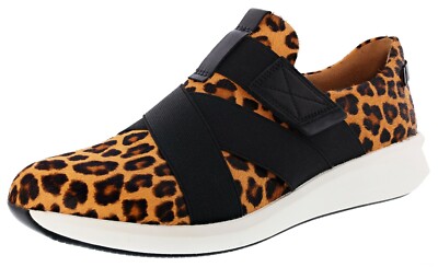 CLARKS WOMEN'S UN RIO STRAP HOOK & LOOP COMFORT SNEAKERS