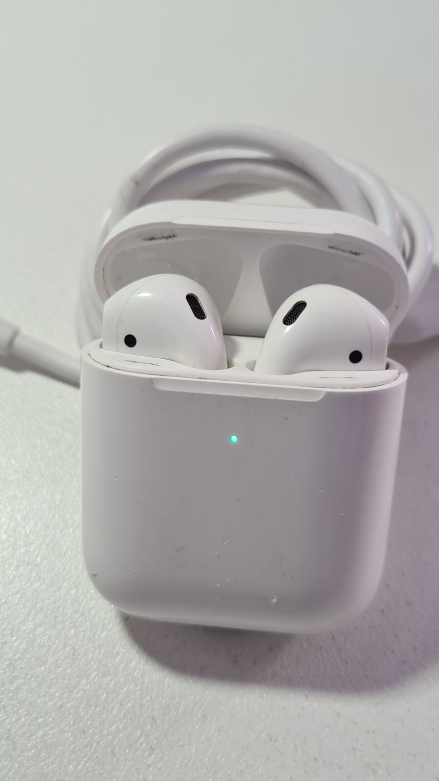 Flashing Green Light Why Are My Airpods Not Showing A Light Not