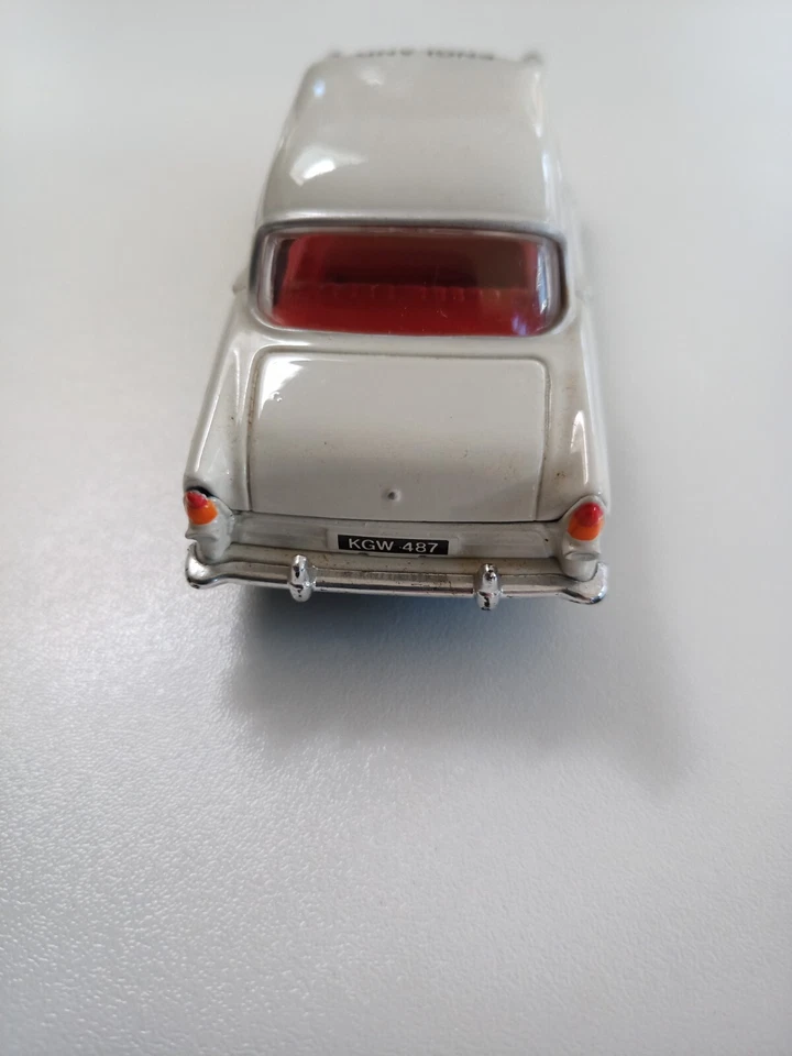 Ford Zephyr MK2, #85 Anne Hall/Lucille Cardwell,  1/43 in neuer Vitrine - Bild 3 von 4