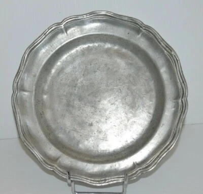 -ASSIETTE LOUIS XV ETAIN XVIIIe marquée d'un C au dos en CREUX Collection déco - Photo 1/4