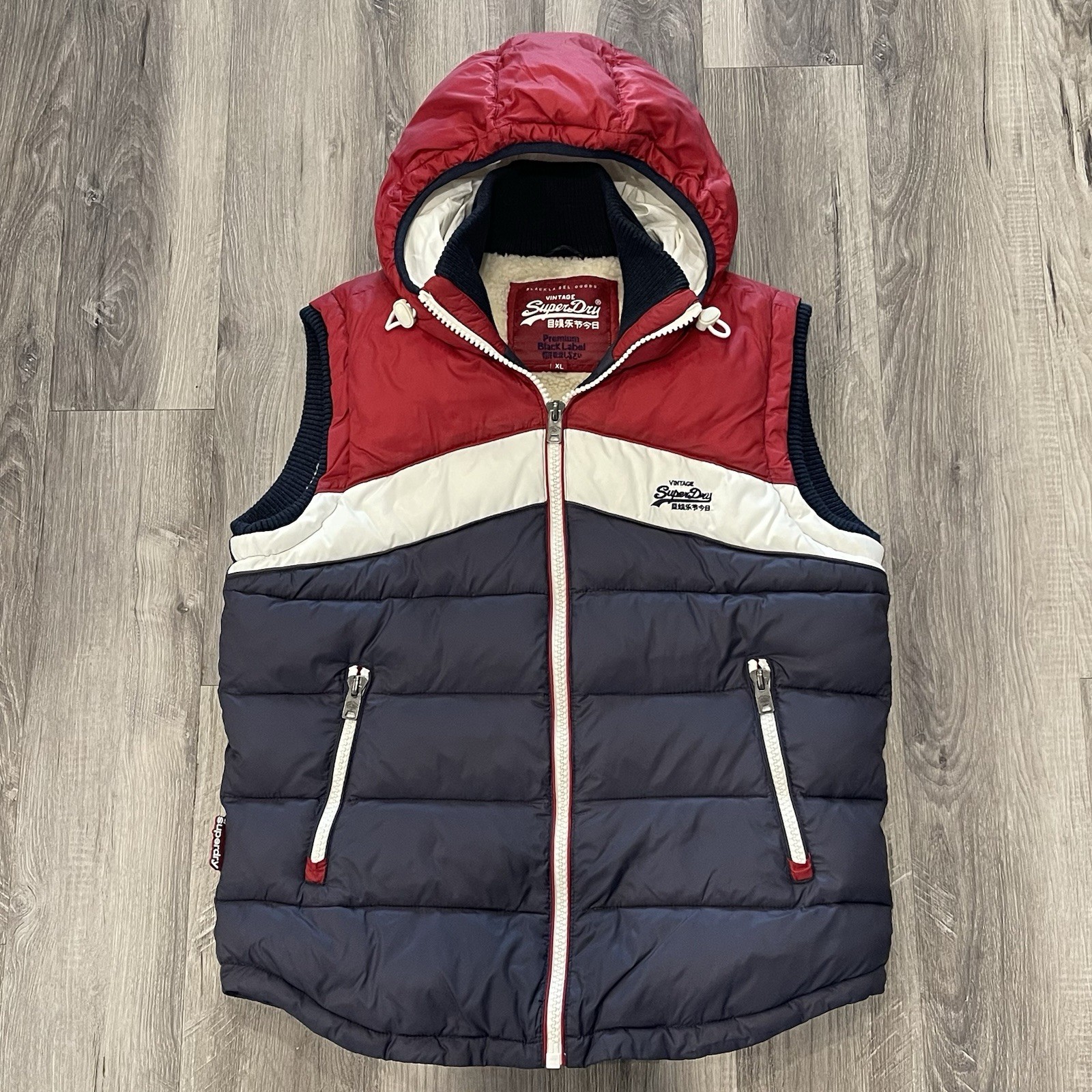 Chaleco acolchado forrado Sherpa con capucha etiqueta negra premium Supper Dry para hombre nuevo sin etiquetas XL